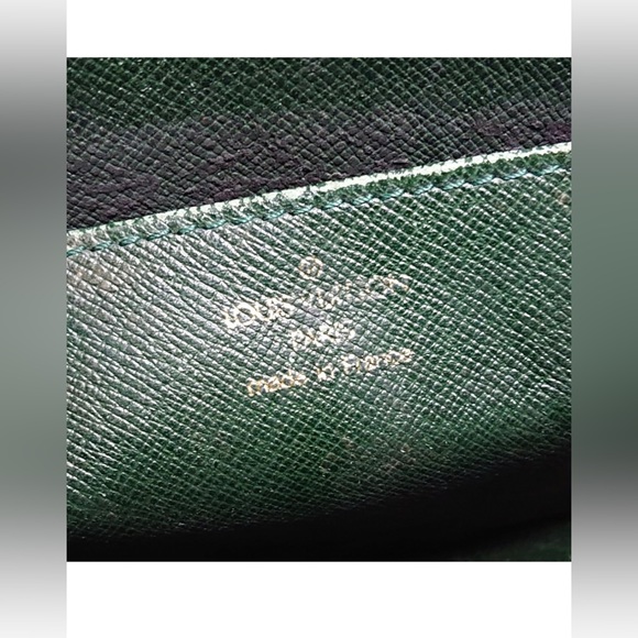 Authentic Louis Vuitton Epi Pochette - Picture 5 of 7